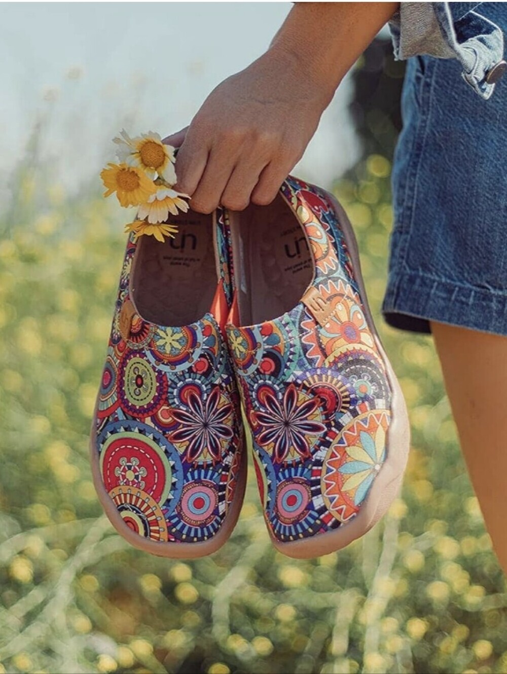 UIN Blossom Floral Art Slip-On Lightweight Travel Sneakers - Size 10.5